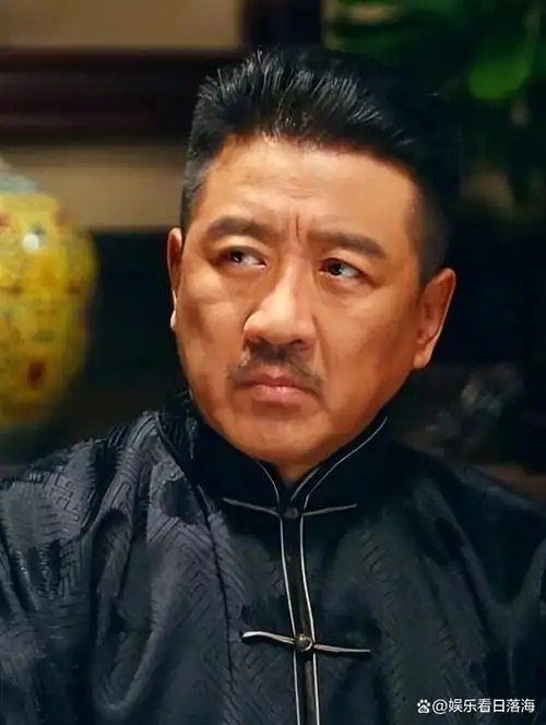 电影《人世间》中的卓越演技,荣获了2022年白玉兰奖的最佳男配角奖项