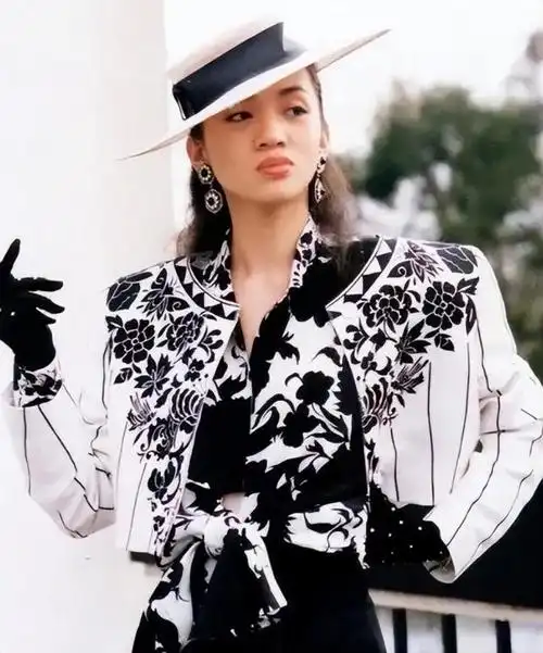 张丽:模仿"梅艳芳"成富豪,刘德华见她落泪,如今怎么样了?