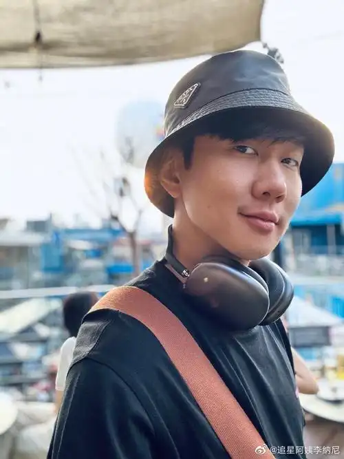 林俊杰首尔自拍来啦~收到jj的旅游明信片喜欢看旅行小林的旅行日常