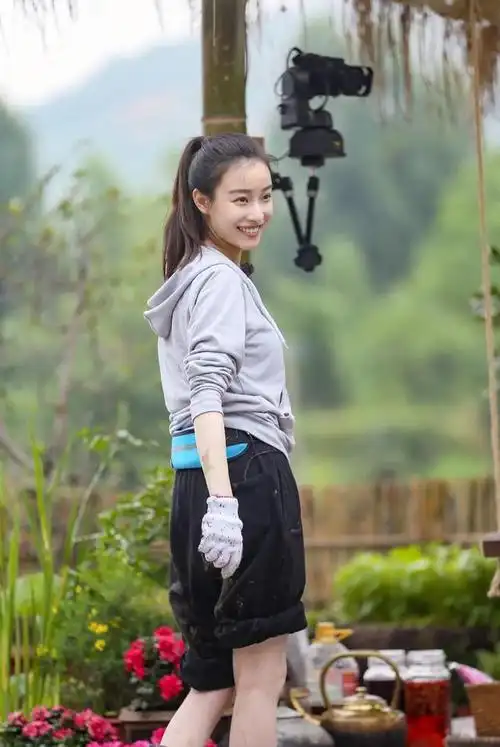 回顾演员倪妮虽没结婚但不代表没伴侣女人一生不该只有婚姻