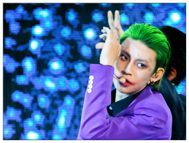 男星的"小丑妆",朱一龙很斯文,王琳凯邪魅,看到他:是本尊吧