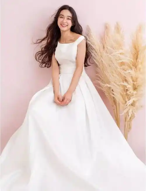 这些女孩一个人拍的婚纱照超美的,你也来试试鸭