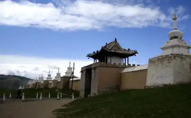 哈拉和林古城遗址参观入口处