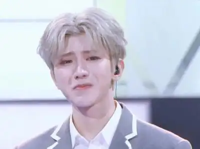 蔡徐坤哭着笑了