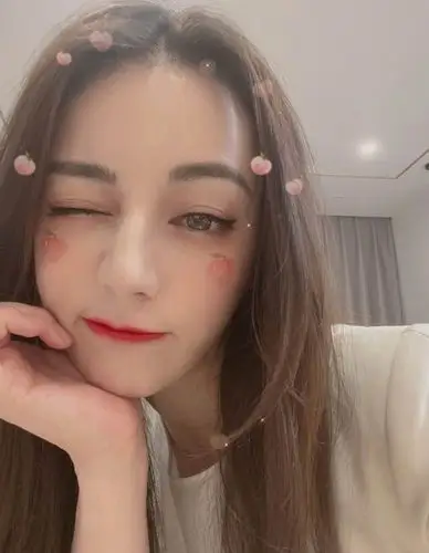 长歌牌小可爱已上线:迪丽热巴最新自拍