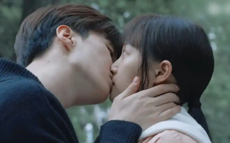 花花公子猛追乖乖女,又吻又撩这谁受的住,"你真想和我谈恋爱啊?