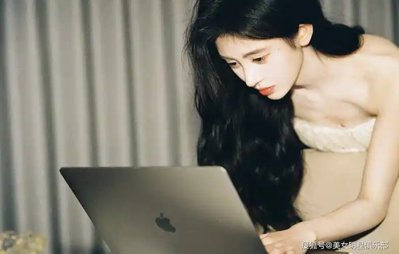 30岁鞠婧祎,诱人凹凸如梦似幻!_音乐_公益_身份