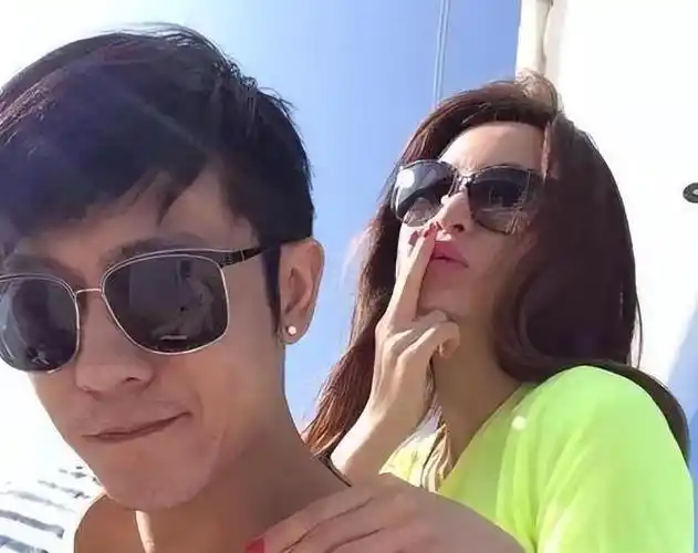 亲妈是导演干妈是导演20年都捧不红他却在娶老婆改名后火了