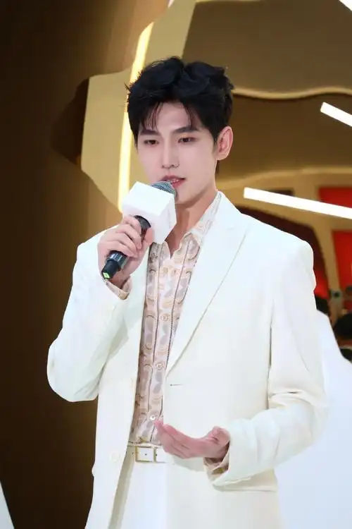 杨洋##突然明白了打扮漂亮的意义