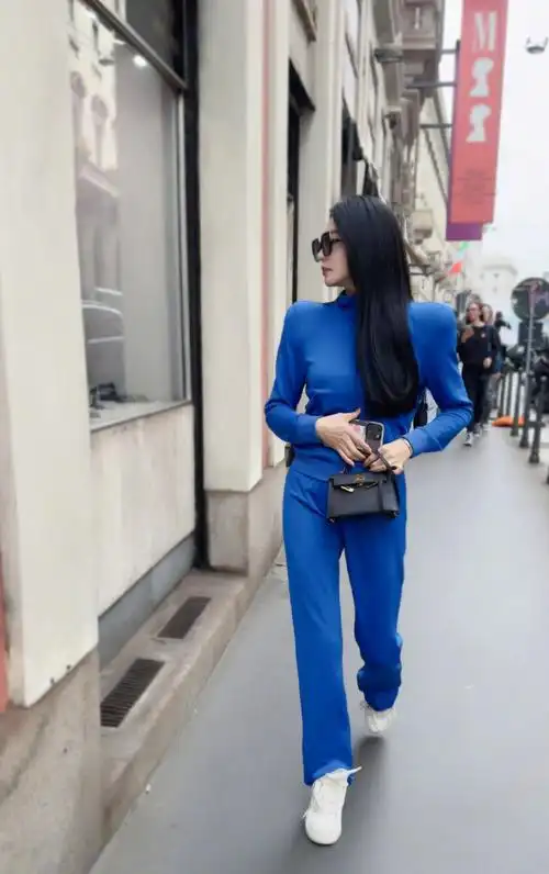 小蓝人张雨绮##张雨绮垫肩