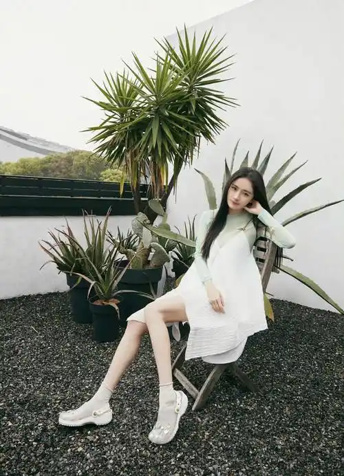 杨幂玉足大白腿写真,她的百变风格让她成为了时尚界的宠儿 –第 9 页