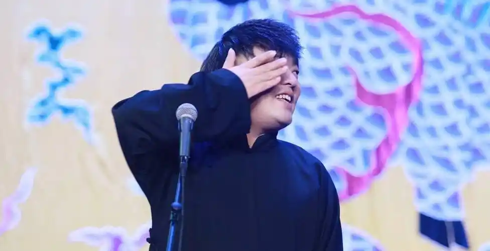 孟鹤堂言出必行自曝丑照,张鹤帆剃光头,还是郭德纲老师教育的好_承诺