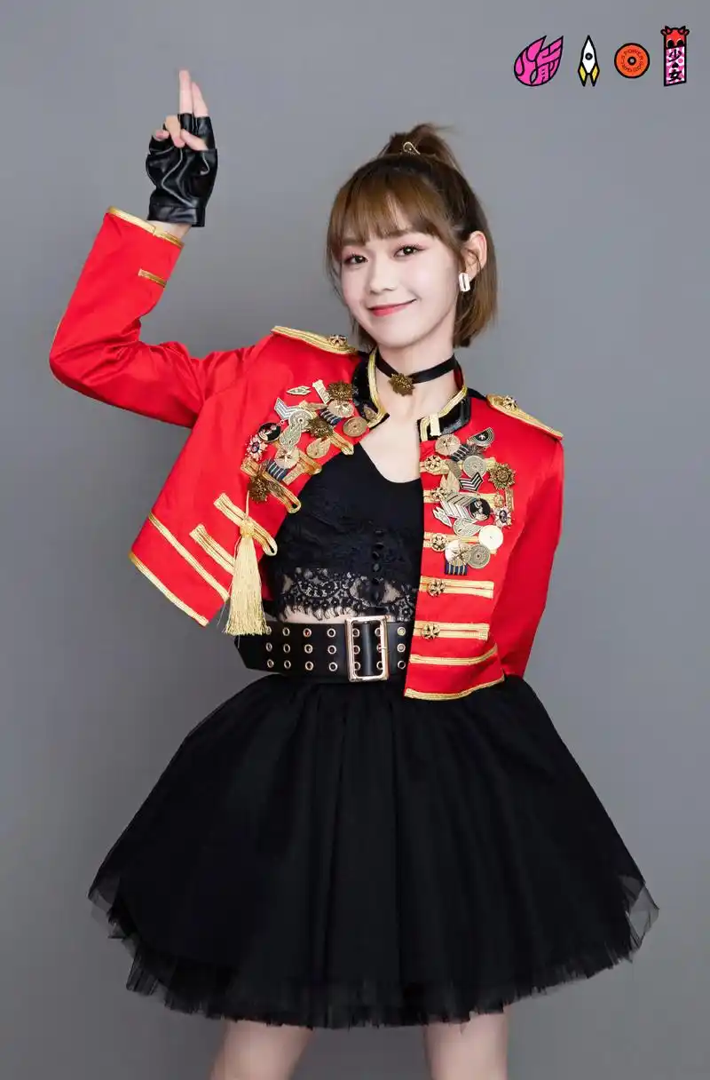 简介:火箭少女101酷美性感写真图片,分享一组火箭少女101图片给大家