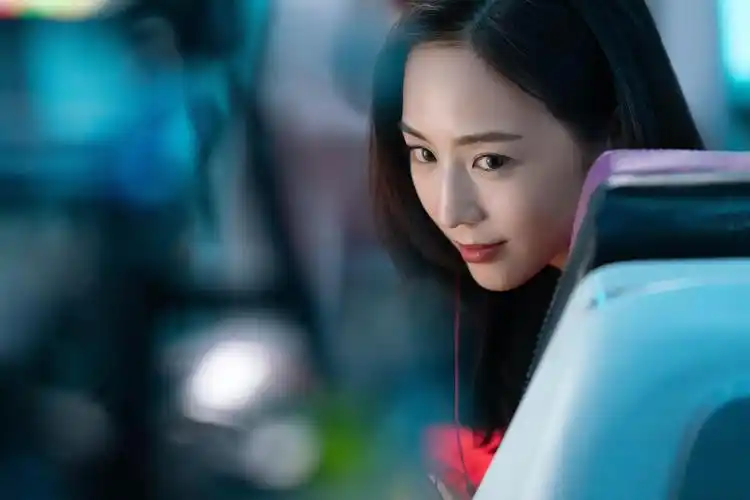 王宝强,刘昊然主演的电影《唐人街探案3》正在热映中,张钧甯饰演的ivy