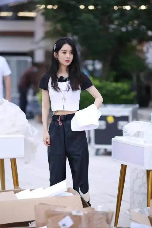 赵丽颖浅蓝色连衣裙图片,赵丽颖穿白色连衣裙迷死我了