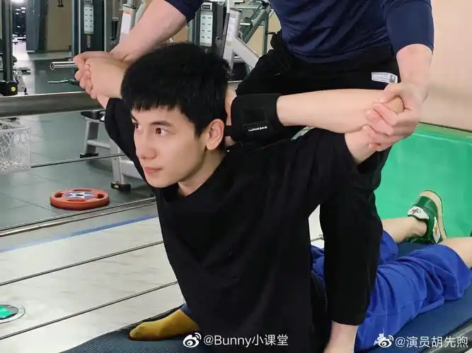 在新周刊的采访中胡先煦分享