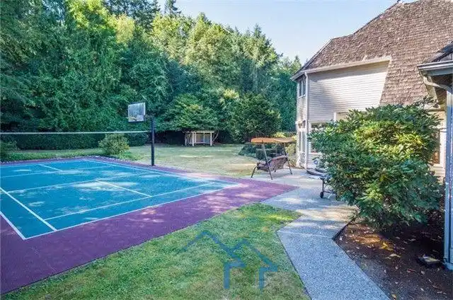 伍丁维尔woodinville双层雅致别墅带篮球场超大占地面积高分优质学区