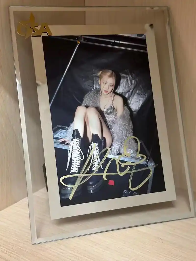 blackpink各成员 jennie,rose,lisa,jisoo签名照 带csa认证证书和相框