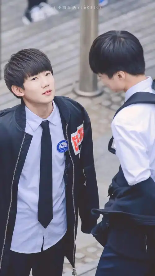 王源给王俊凯新电影包场