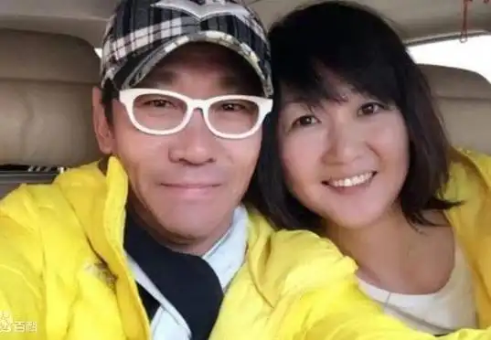 运动员高峰老婆叫范春玲,现在他们两个人生活很幸福,主要还是他们的