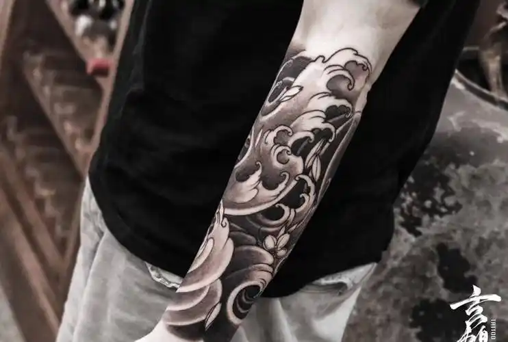 浪纹身图片_手臂新传统水浪纹身图案