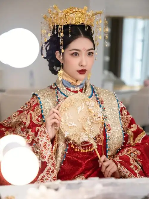 沈阳新娘跟妆中式婚礼