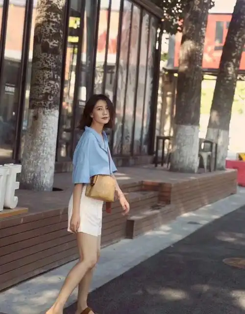 高圆圆休闲街拍女神范十足