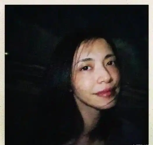 原创姚晨素颜没法看皮肤蜡黄斑点多无妆容厚嘴唇也没了亮点