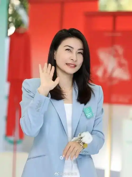 郭晶晶时尚进化史:做自己,就很高级|郭晶晶|卡地亚|时尚圈_新浪新闻