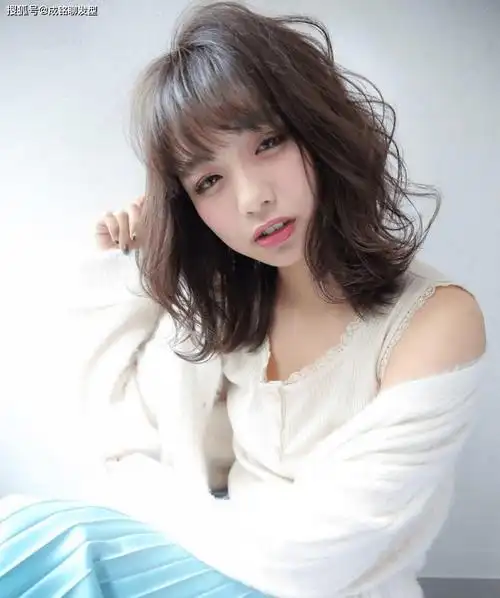 10款适合圆脸的中卷发,软弹柔卷时尚减龄,空气刘海显小又瘦脸_发型