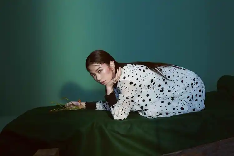 分享一组田馥甄图片给大家,图中的明星图片壁纸会点缀你的电脑桌面