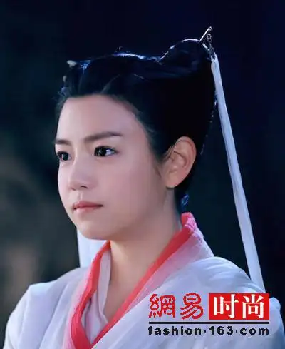 换上古装造型的杨丞琳离"美女"的感觉有点远.