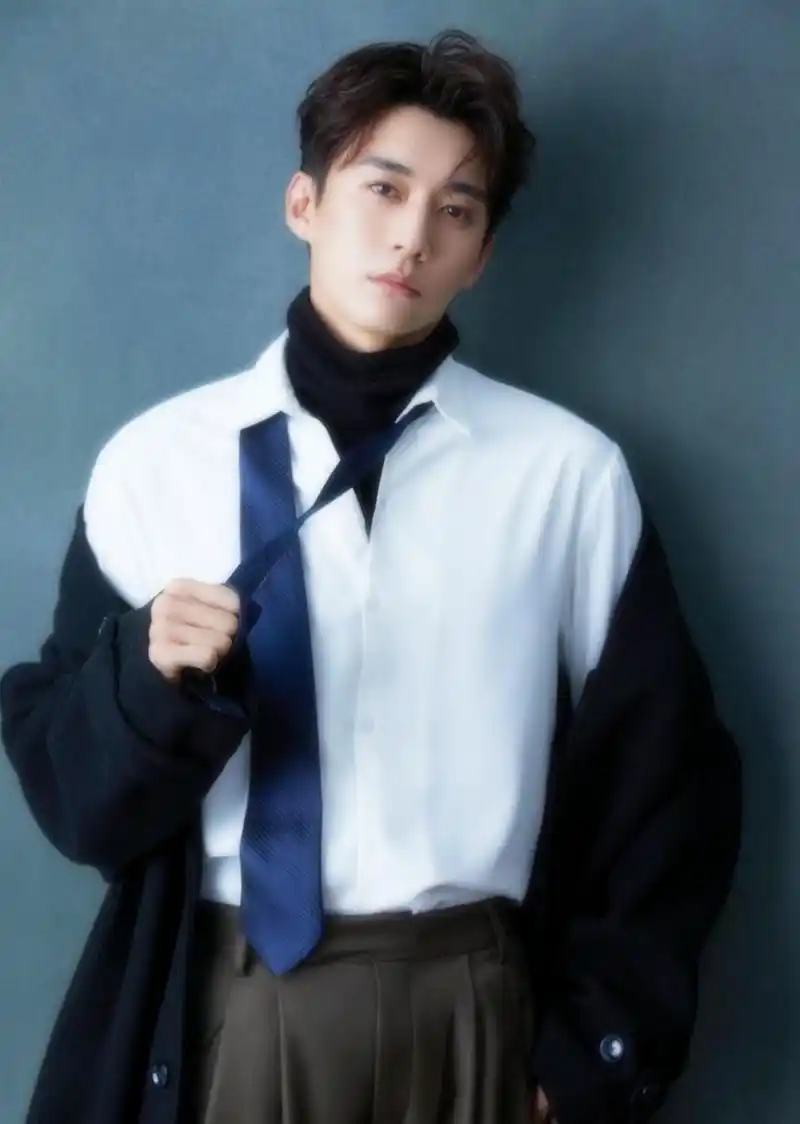 刘学义不笑的时候好帅,厚脸皮的帅!