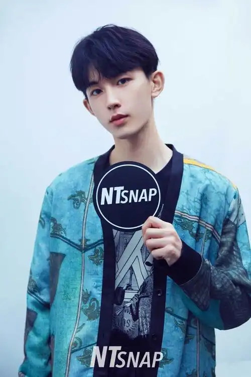 郭俊辰:极具有少年感,鲜嫩呆萌的气质,让人不得不爱!