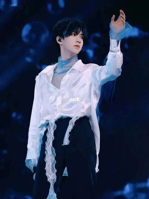 贺峻霖  #贺峻霖胸肌  #时代少年团贺峻霖  #月光少年贺峻霖  #向全