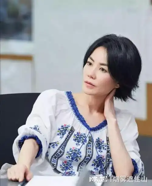 王菲为37岁男演员送花篮引天后亲手提字到底何方神圣?