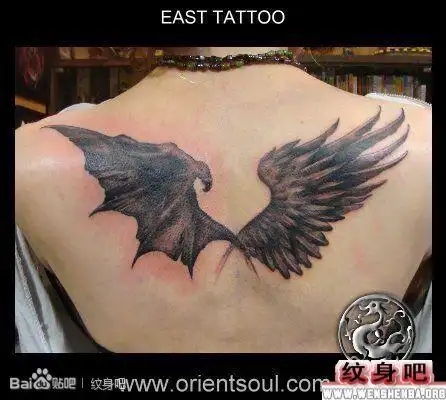 女生后背天使恶魔翅膀纹身图案