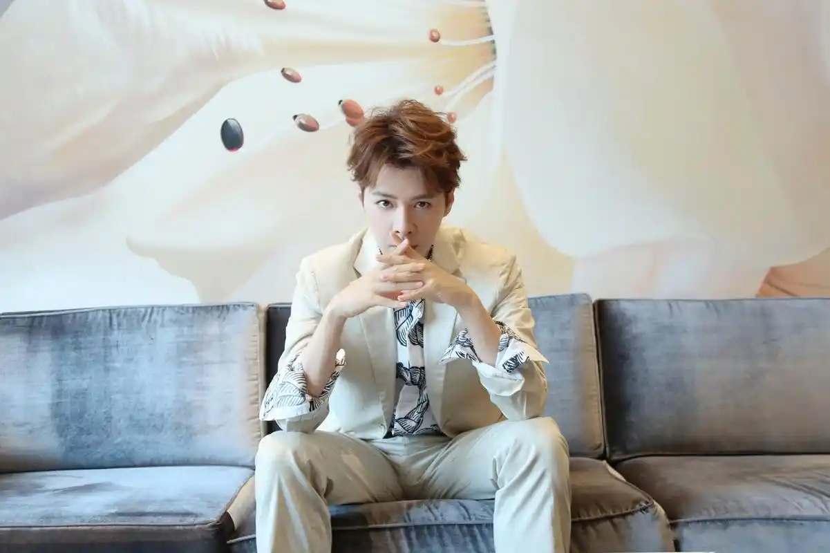 818全球汽车夜马上就要开始啦,和小室一起锁定湖南卫