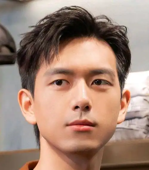 李现,1991年出生,身高185 cm.中国内地影视男演员.