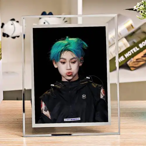 明星小鬼王琳凯周边小鬼王琳凯周边相框代言海报专辑应援物挂件照