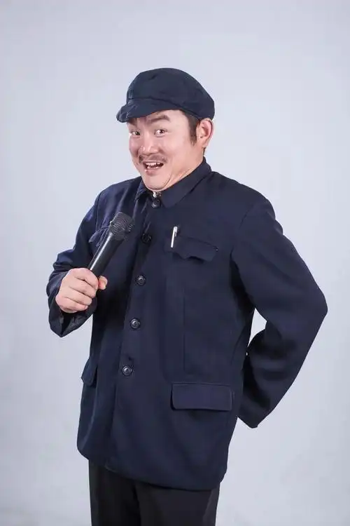 赵本山模仿秀朱伟东方晴儿原名:王鑫,实力唱将女歌手,2017年正式签约