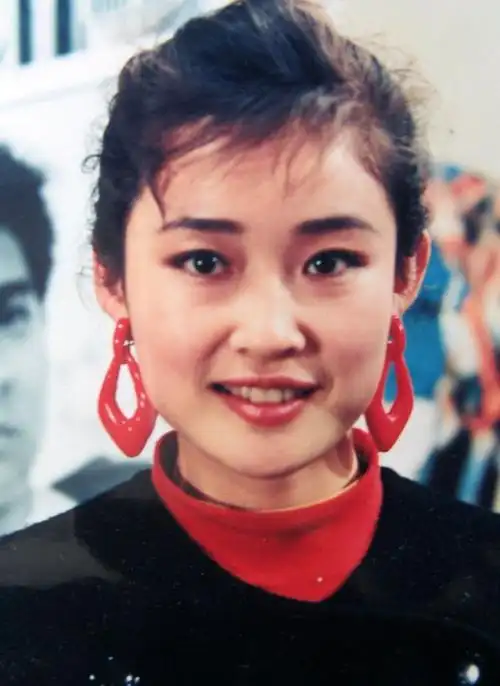 演员谢园无儿无女去世2年后遗孀邱悦的选择令人泪目