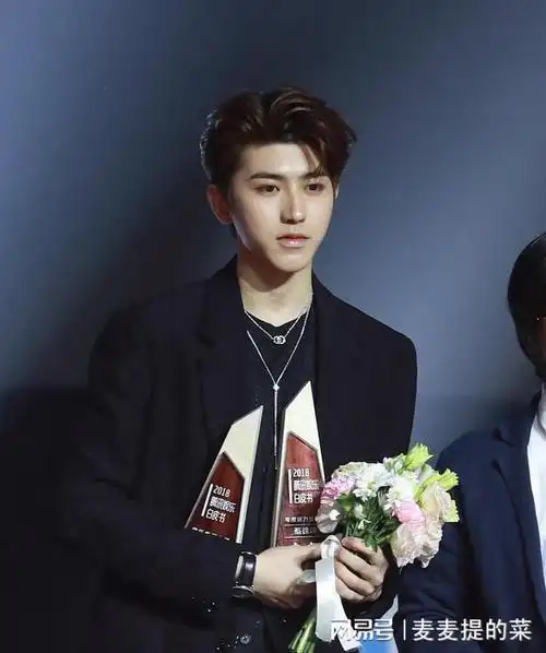 蔡徐坤, 任敏, 迪丽热巴, 林更新, 杨幂, 田曦薇, 张凌赫