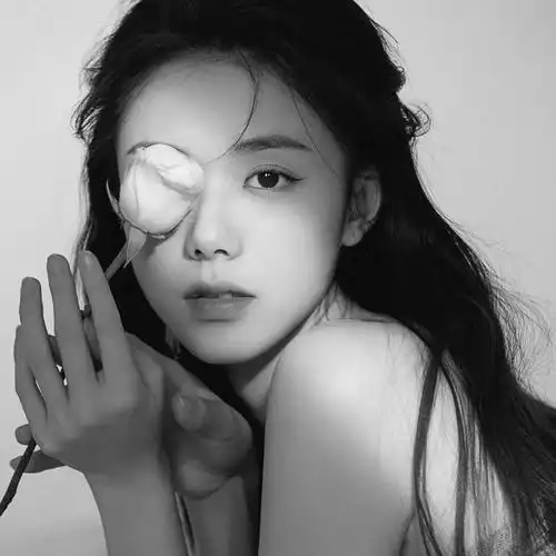 高冷范黑白女生头像 孤傲高清的黑白冷淡风女生头像图片_女生头像