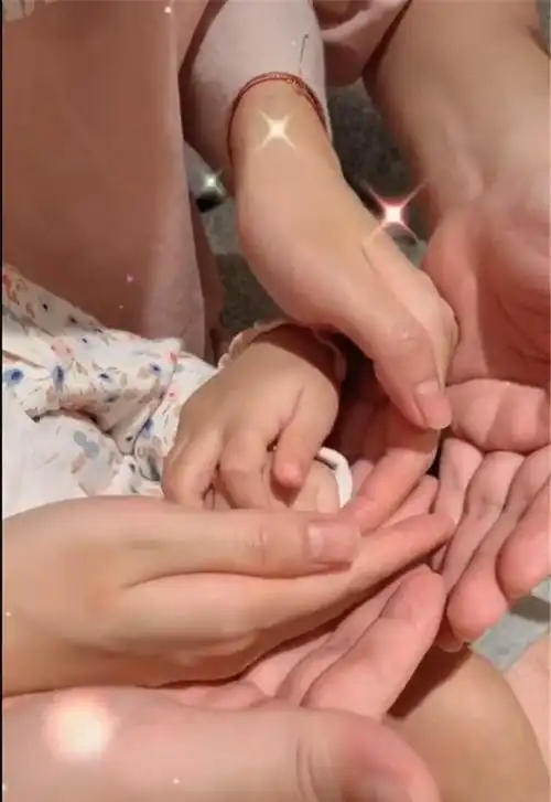陈赫官宣张子萱二胎生女,一家四口手牵手,安安当姐姐开心极了_网易