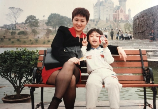 exo成员的妈妈line朴灿烈妈妈好年轻金钟仁妈妈也是大长腿