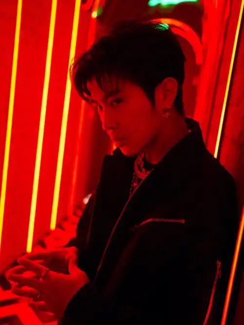 马伯骞活动forcerepublik上身