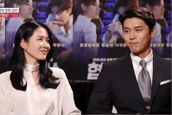 玄彬真的好明显,盯了孙艺珍十几秒不眨眼,直到孙艺珍用手提醒他