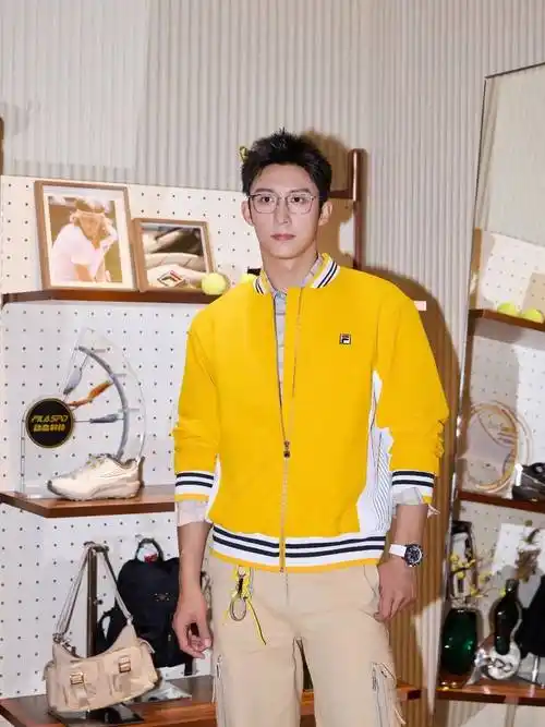 再添一个购物新地标!国庆必去!_夹克_运动_黄景瑜