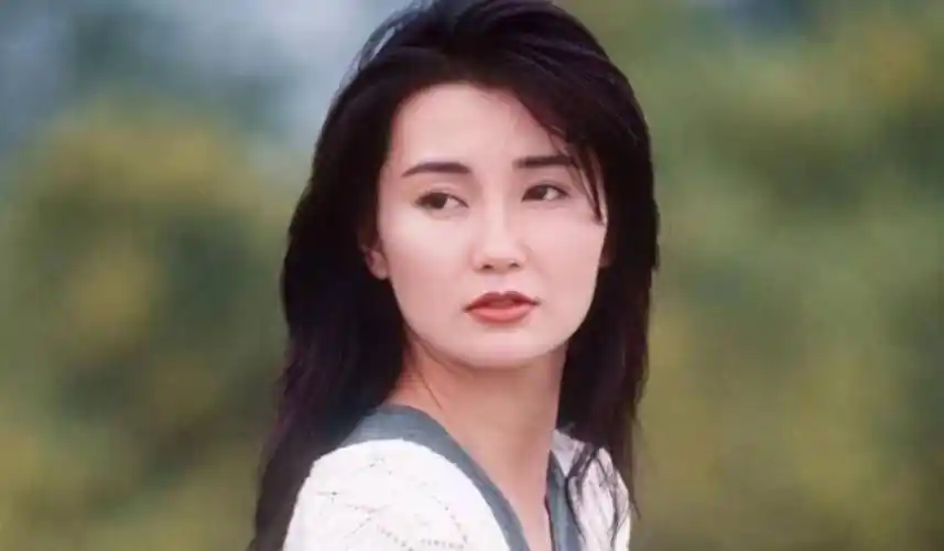 原来美是超越肌肤的,56岁的张曼玉美了一辈子,却不知道自己会走向何方